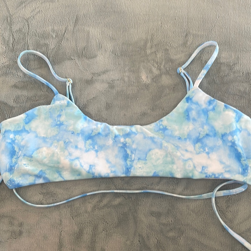 NWOT Lovers + Friends bikini top